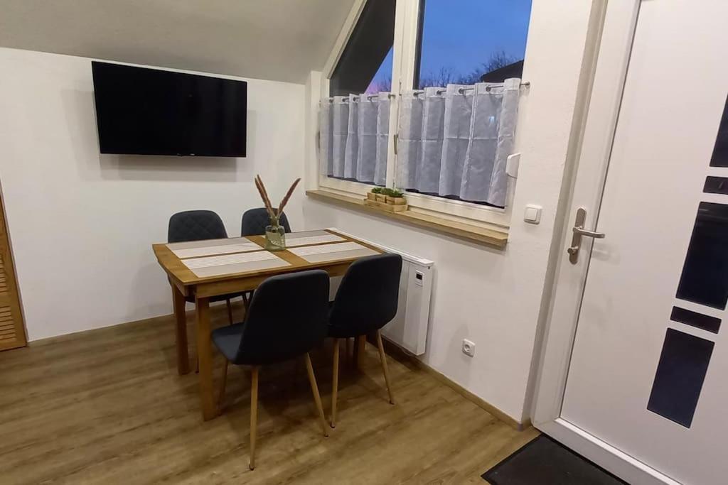 Kleine, Gemuetliche Dachgeschosswohnung Laudenbach  Экстерьер фото